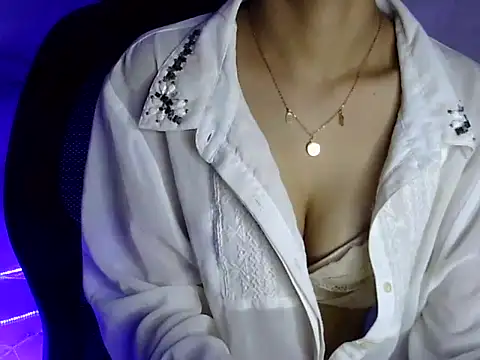 Snapshot of Shizuka_11 chatting on September 28, 2025, 7:19 pm Shizuka 11 online show from September 28, 2025, 7:19 pm