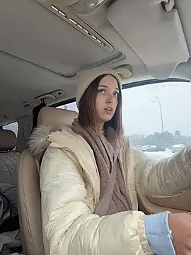 Snapshot of DollyTall chatting on November 6, 2025, 8:37 am DollyTall online show from November 6, 2025, 8:37 am