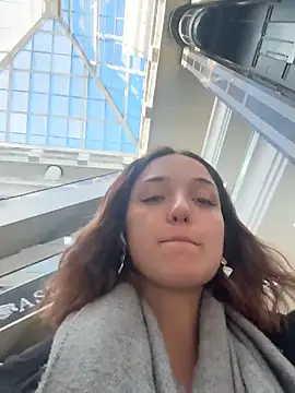 Snapshot of DollyTall chatting on November 14, 2025, 8:57 am DollyTall online show from November 14, 2025, 8:57 am