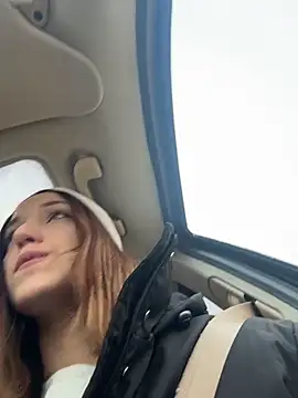 Snapshot of DollyTall chatting on December 18, 2025, 7:14 am DollyTall online show from December 18, 2025, 7:14 am