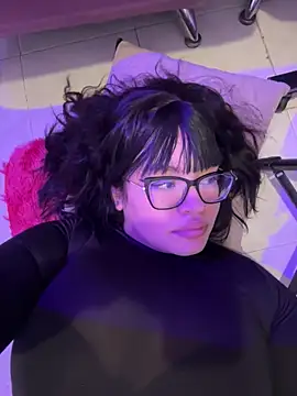 Emily Taylor2 online show from April 5, 2026, 2:31 am