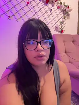 Snapshot of Emily_Taylor2 chatting on June 16, 2026, 2:03 am Emily Taylor2 online show from June 16, 2026, 2:03 am