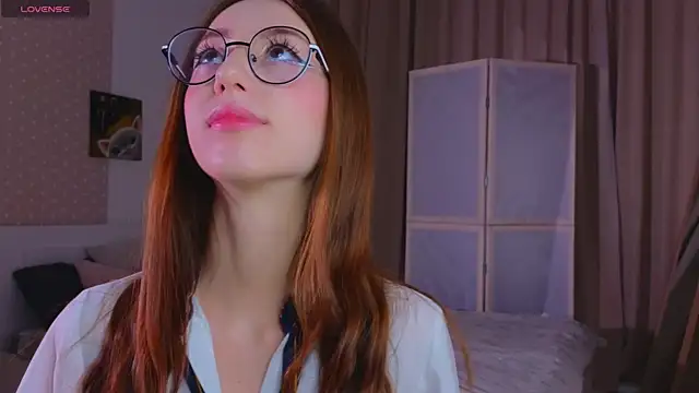 Snapshot of AvrilLeMell chatting on November 17, 2025, 10:15 pm AvrilLeMell online show from November 17, 2025, 10:15 pm