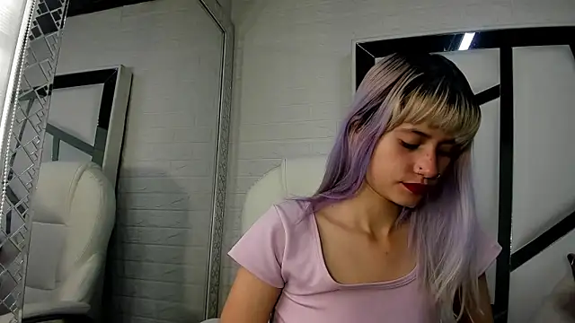 barbieambar online show from October 28, 2025, 1:25 pm