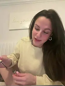 heyitsmadig online show from April 14, 2026, 5:08 pm