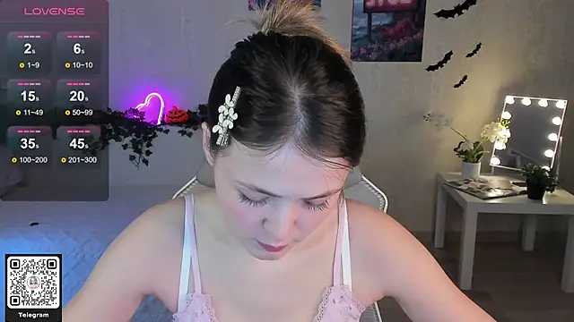 ArleneThomas online show from November 7, 2025, 1:44 pm