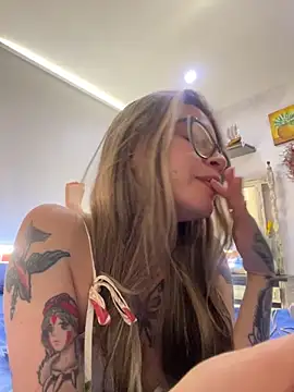 KoraSweett online show from February 21, 2026, 7:26 pm