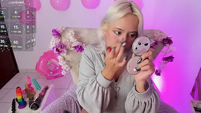 Nataliahenao69 online show from November 25, 2025, 1:38 am