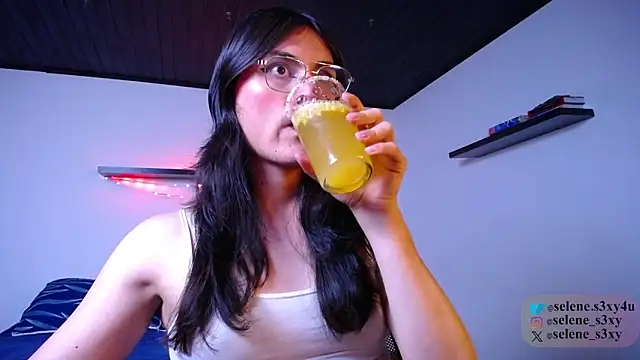 Snapshot of selene_s3x chatting on September 29, 2025, 10:47 pm selene s3x online show from September 29, 2025, 10:47 pm