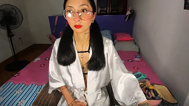 Anais lux online show from May 17, 2026, 11:56 pm
