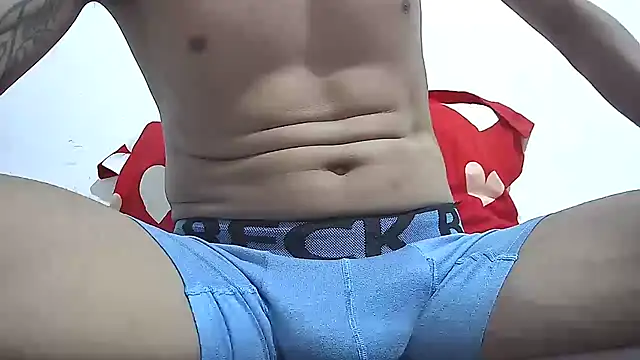 IsaXander743 online show from November 3, 2025, 9:16 pm