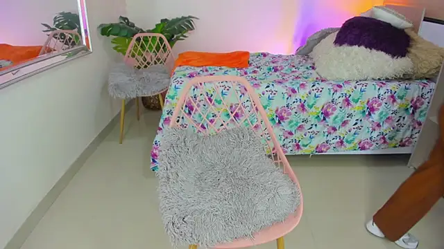 LusyKitty online show from October 23, 2025, 3:33 pm