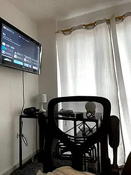 Snapshot of ErosVale chatting on November 14, 2025, 12:48 pm ErosVale online show from November 14, 2025, 12:48 pm