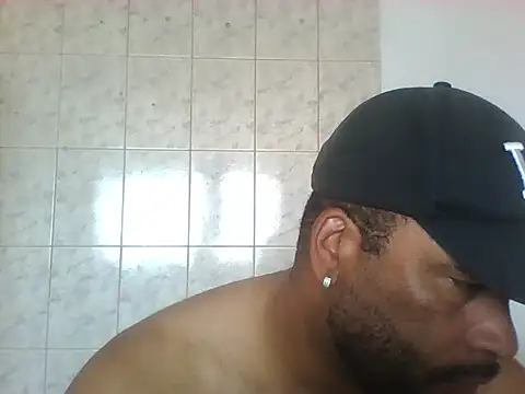 Snapshot of OliveiraSeven chatting on May 6, 2026, 1:27 pm OliveiraSeven online show from May 6, 2026, 1:27 pm