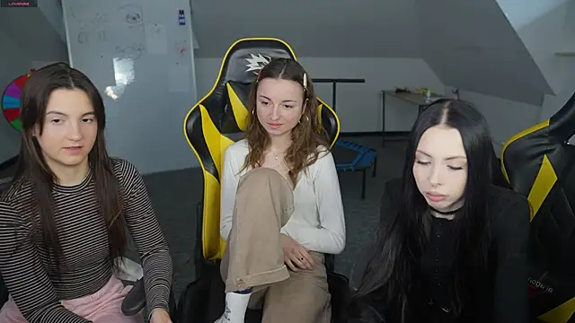 VivianSweet  online show from April 7, 2026, 10:26 am