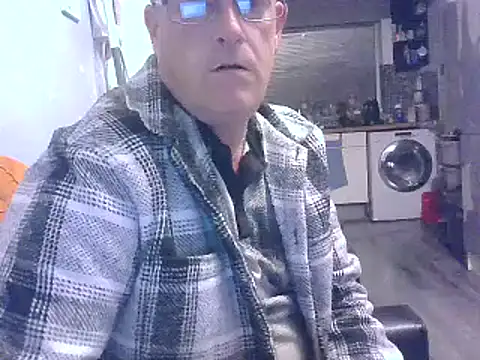 Snapshot of hefin18 chatting on January 27, 2025, 11:33 pm hefin18 online show from January 27, 2025, 11:33 pm