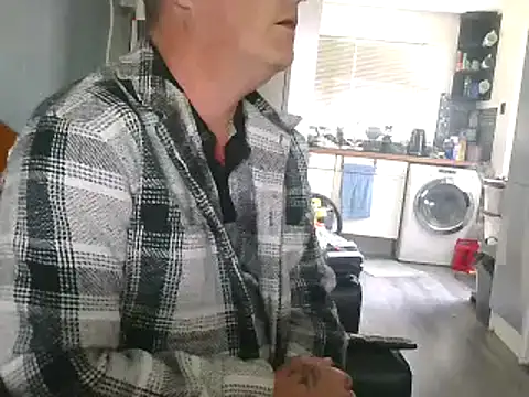 Snapshot of hefin18 chatting on January 28, 2025, 11:49 am hefin18 online show from January 28, 2025, 11:49 am