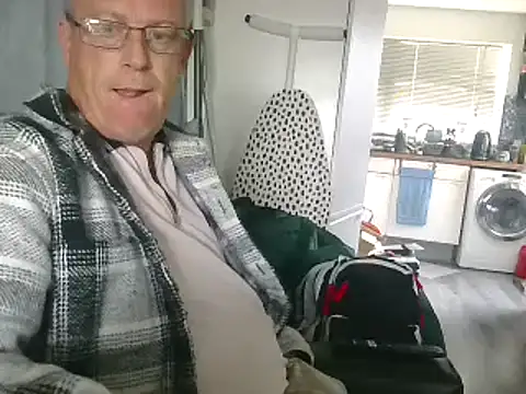 Snapshot of hefin18 chatting on February 2, 2025, 2:13 pm hefin18 online show from February 2, 2025, 2:13 pm