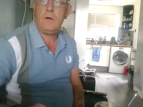 Snapshot of hefin18 chatting on February 15, 2025, 2:11 pm hefin18 online show from February 15, 2025, 2:11 pm