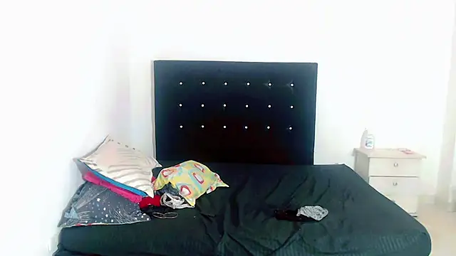 samanthaa hot  online show from February 1, 2026, 1:48 am