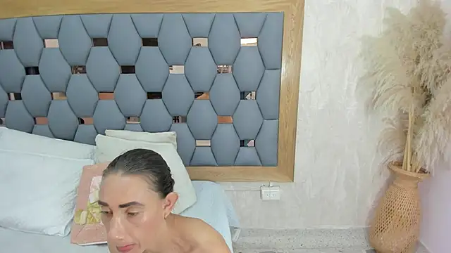 crystal sm online show from November 24, 2025, 3:06 am