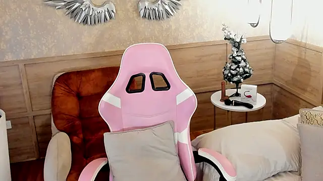 Snapshot of Skyyle_ chatting on December 18, 2025, 1:06 pm Skyyle online show from December 18, 2025, 1:06 pm