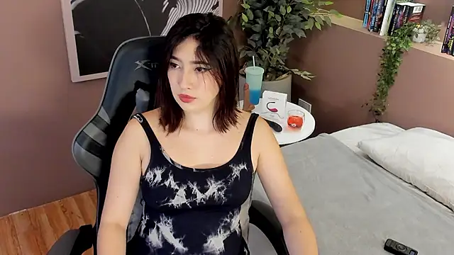 Snapshot of Skyyle_ chatting on February 20, 2026, 1:11 pm Skyyle online show from February 20, 2026, 1:11 pm