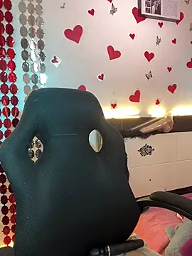 Snapshot of Nicol_V chatting on March 17, 2026, 9:40 pm Nicol V online show from March 17, 2026, 9:40 pm