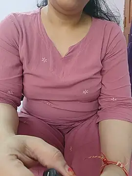 Snapshot of roshni_agrawal0 chatting on May 17, 2026, 7:06 am roshni agrawal0 online show from May 17, 2026, 7:06 am