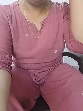 Snapshot of roshni_agrawal0 chatting on May 20, 2026, 8:20 am roshni agrawal0 online show from May 20, 2026, 8:20 am