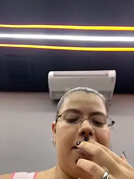 oizoe online show from December 19, 2025, 6:59 pm