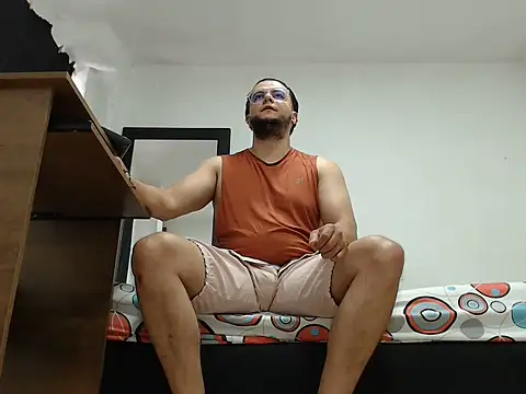cloudsxxx online show from June 13, 2026, 1:09 pm