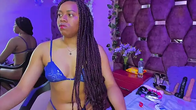 Snapshot of Thiana_Taylor chatting on November 21, 2025, 7:56 pm Thiana Taylor online show from November 21, 2025, 7:56 pm