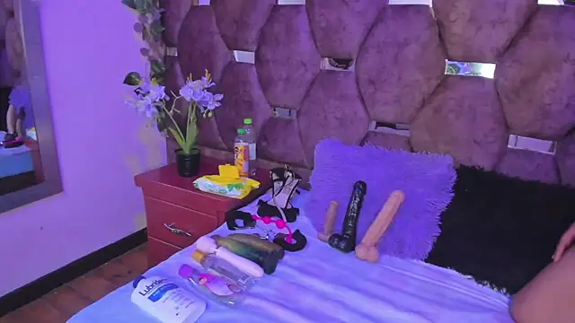 Snapshot of Thiana_Taylor chatting on November 29, 2025, 12:19 pm Thiana Taylor online show from November 29, 2025, 12:19 pm