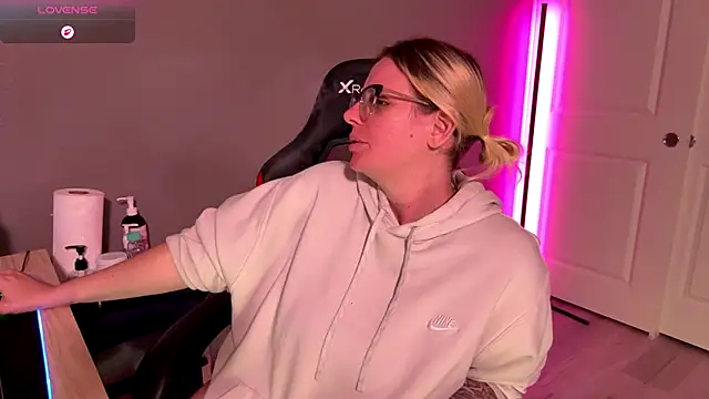 Charlies world online show from November 21, 2025, 9:13 pm