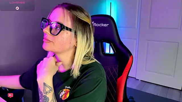 Charlies world online show from December 14, 2025, 10:25 pm