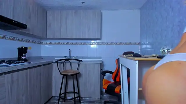 Snapshot of ZaiMoon_ chatting on November 22, 2025, 7:57 pm ZaiMoon online show from November 22, 2025, 7:57 pm