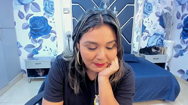 Snapshot of LatinaHoleQueen chatting on September 24, 2025, 2:31 pm LatinaHoleQueen online show from September 24, 2025, 2:31 pm