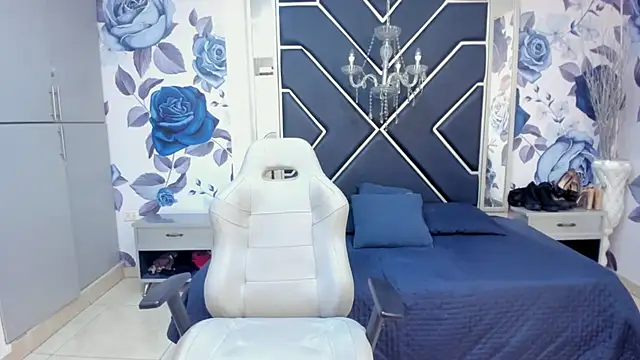 Snapshot of LatinaHoleQueen chatting on September 26, 2025, 2:21 pm LatinaHoleQueen online show from September 26, 2025, 2:21 pm