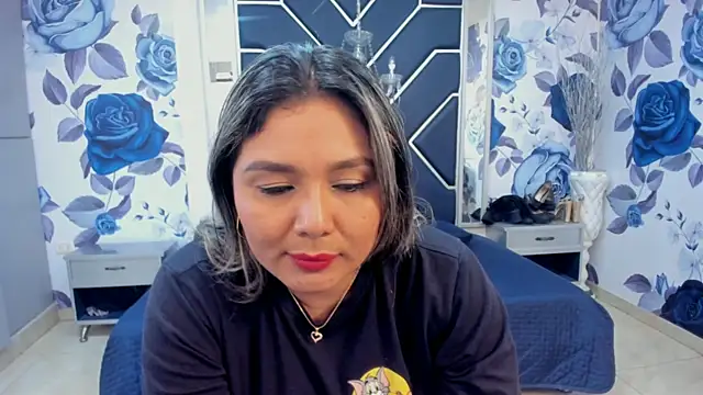 Snapshot of LatinaHoleQueen chatting on October 9, 2025, 2:26 pm LatinaHoleQueen online show from October 9, 2025, 2:26 pm