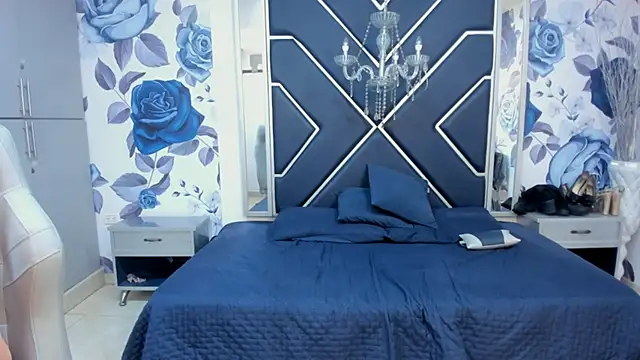 Snapshot of LatinaHoleQueen chatting on October 24, 2025, 2:24 pm LatinaHoleQueen online show from October 24, 2025, 2:24 pm