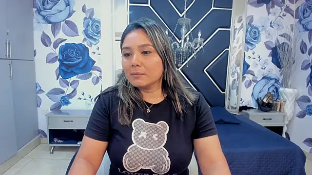 Snapshot of LatinaHoleQueen chatting on October 25, 2025, 2:56 pm LatinaHoleQueen online show from October 25, 2025, 2:56 pm