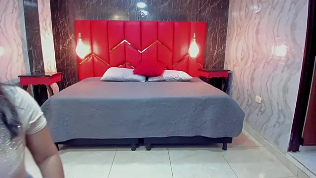 Snapshot of LatinaHoleQueen chatting on November 22, 2025, 2:27 pm LatinaHoleQueen online show from November 22, 2025, 2:27 pm