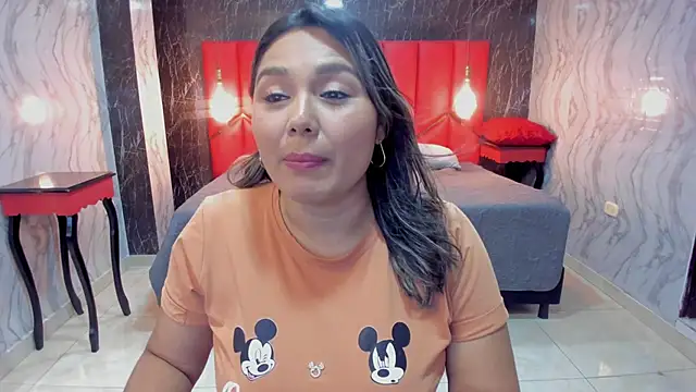 Snapshot of LatinaHoleQueen chatting on December 4, 2025, 2:37 pm LatinaHoleQueen online show from December 4, 2025, 2:37 pm