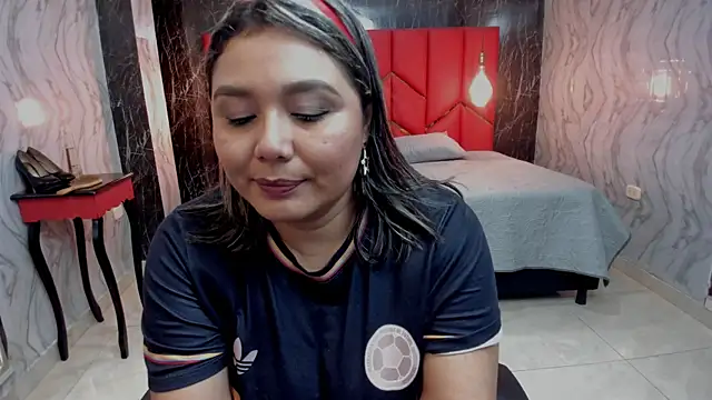 Snapshot of LatinaHoleQueen chatting on July 7, 2026, 3:38 pm LatinaHoleQueen online show from July 7, 2026, 3:38 pm