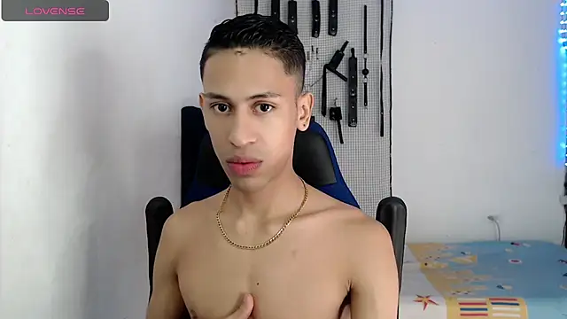 Snapshot of dylan_apol0 chatting on November 9, 2025, 4:44 am dylan apol0 online show from November 9, 2025, 4:44 am