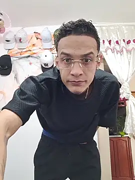 Snapshot of Ethanho0t chatting on October 25, 2025, 4:35 pm Ethanho0t online show from October 25, 2025, 4:35 pm