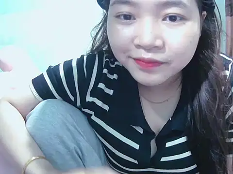 Lily3322 online show from September 28, 2025, 3:17 pm