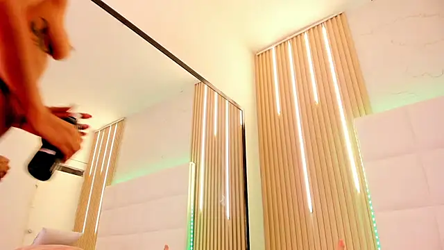 Elody rousse online show from November 28, 2025, 12:19 pm