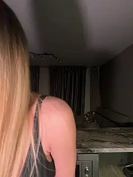 Elizebeth Parker online show from March 29, 2026, 9:04 pm